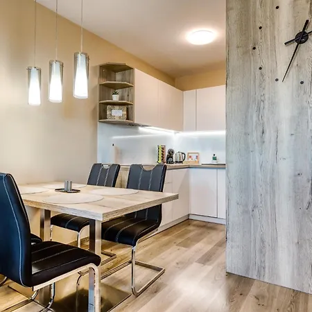 Top City View From 23rd Floor - Parking Included 布拉迪斯拉发