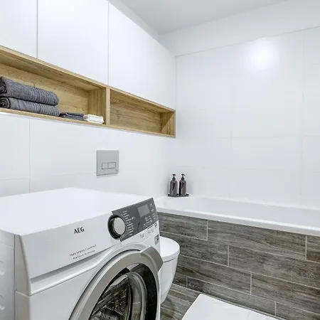 Top City View From 23rd Floor - Parking Included アパート ブラチスラヴァ