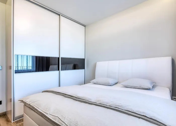 Top City View From 23rd Floor - Parking Included * Bratislava