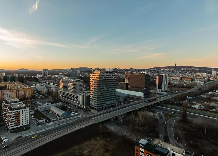 Top City View From 23rd Floor - Parking Included *