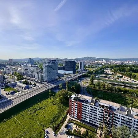 Top City View From 23rd Floor - Parking Included Appartamento Bratislava