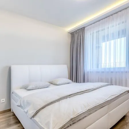 Apartment Top City View From 23rd Floor - Parking Included Pressburg