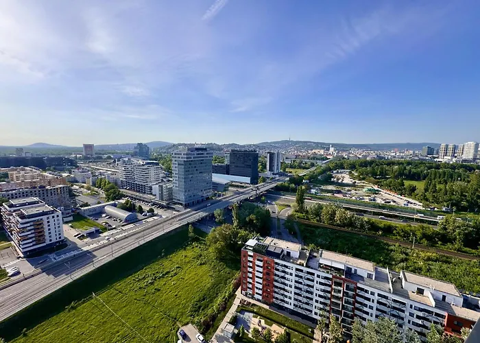Top City View From 23rd Floor - Parking Included Appartamento Bratislava